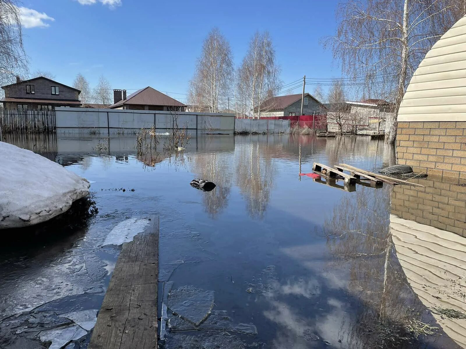 Наводнение в самаре сегодня. Зубчаниновка потоп Самара. Половодье в Самаре. Потоп в Тимофеевке Тольятти 2022. Подтопление участка.