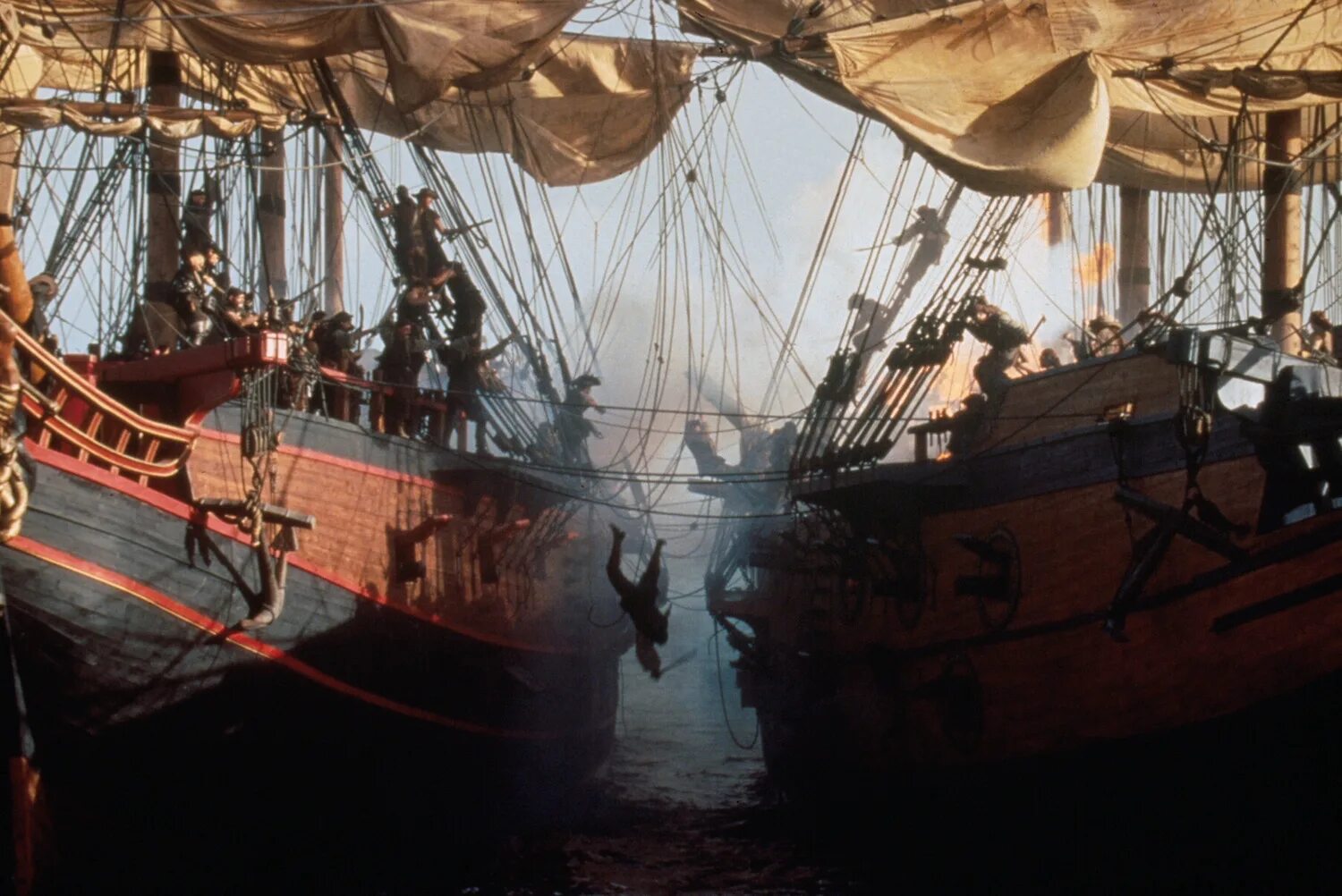 Нападение пиратов. Остров головорезов 1995. Остров головорезов и пираты Карибского моря.