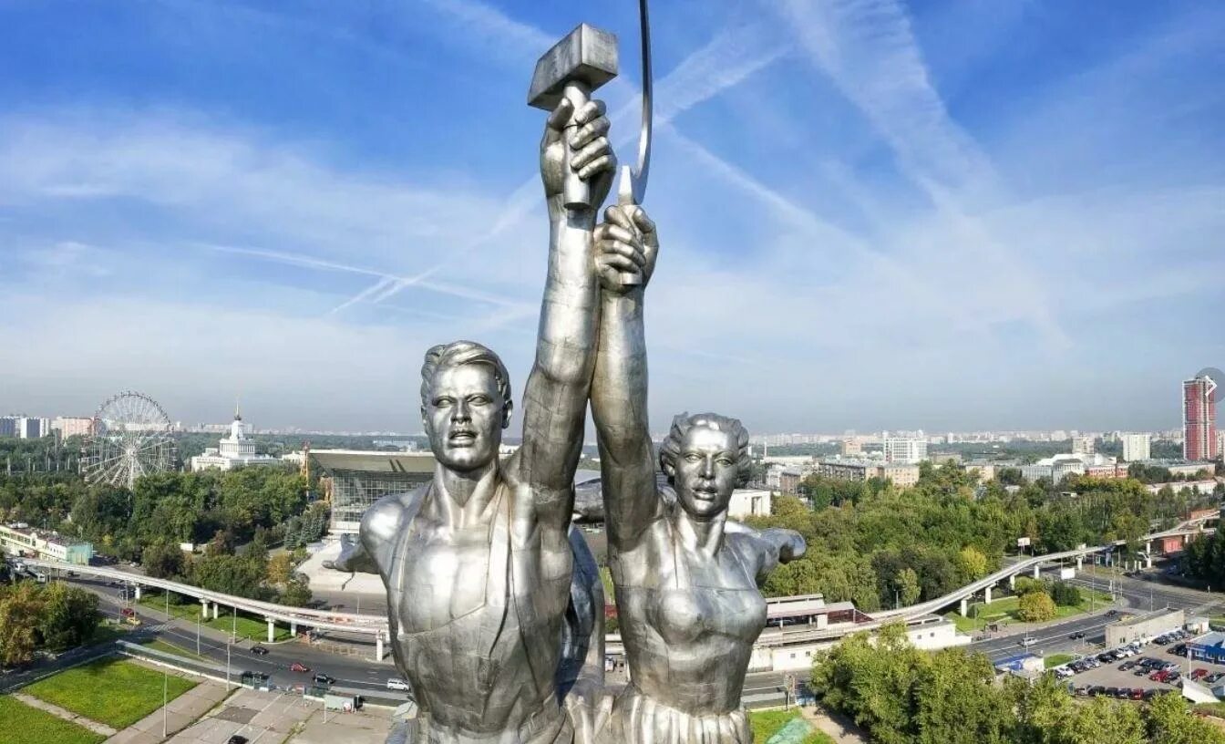Памятник колхознице и рабочему. Скульптура мухиной рабочий и колхозница. статуя веры мухиной рабочий и колхозница. памятник на вднх рабочий и колхозница. вднх скульптура мухиной.