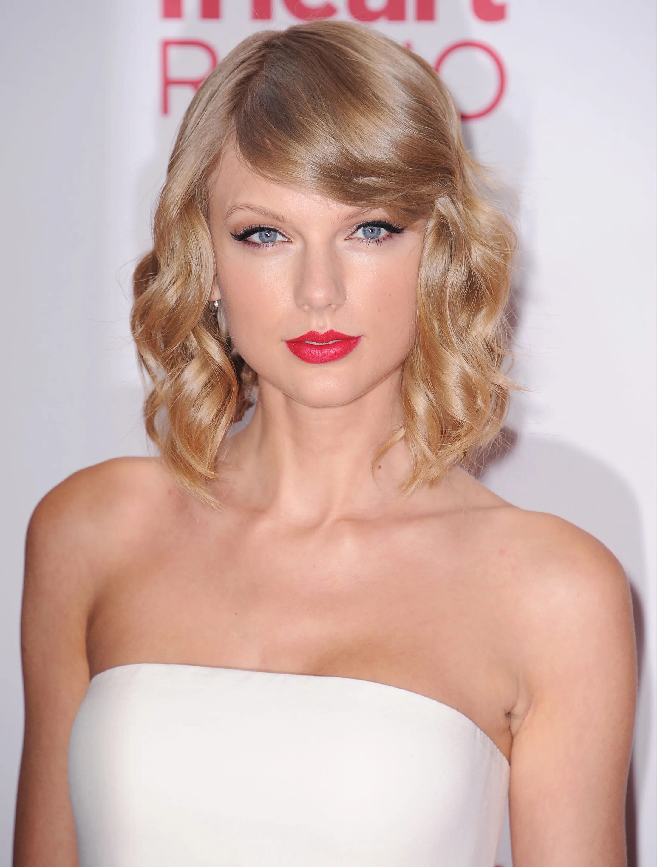 Taylor swift new year. Тейлор свифт. taylor swift тейлор свифт. taylor swift декольте. тейлор свифт фото.