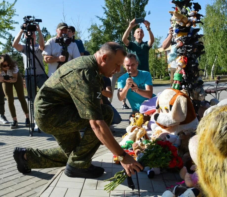 Аллея детей в донбассе. В Донецке аллея аллея ангелов. Аллея ангелов в Донецке 2022. Аллея ангелов Донбасс 2022.