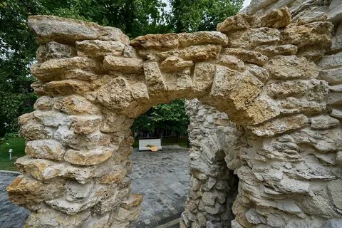 Грот в саду имени баумана