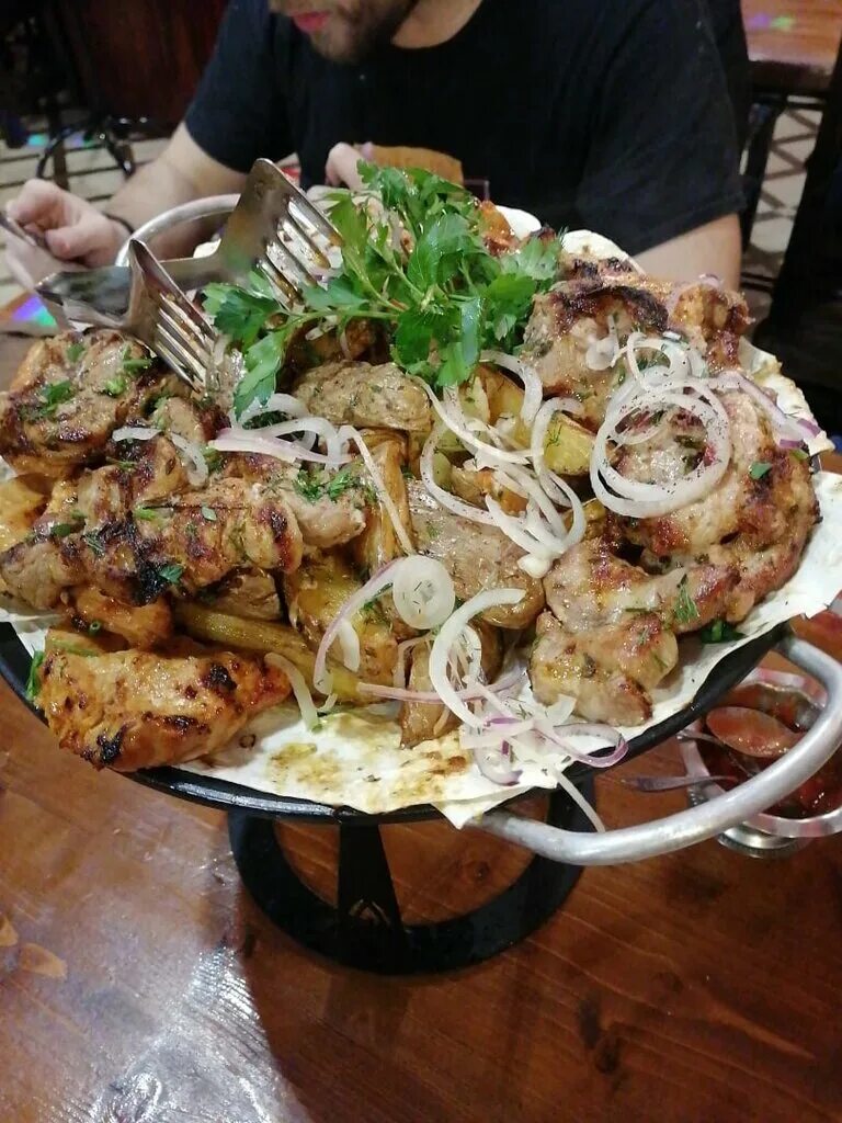 Шашлык на дом спб. Шашлычный дом. Шашлык в ресторане. Кафе шашлычный дом. Шашлык на дом спб.