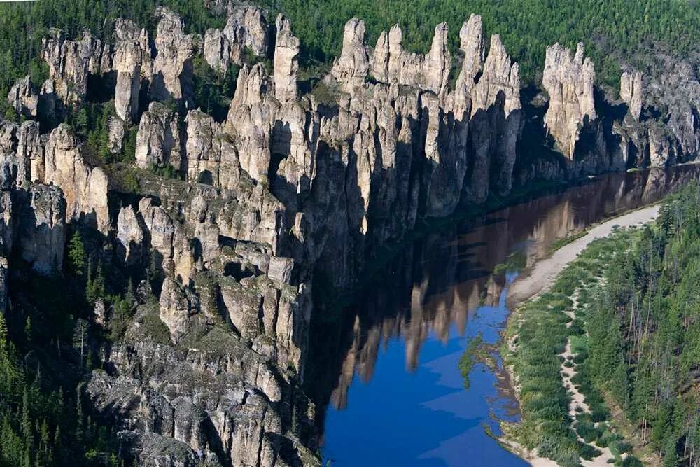 Природный парк Ленские столбы. Ленские столбы в Якутии. Парк Ленские столбы Якутия. Река Лена Ленские столбы. Достопримечательности места россии