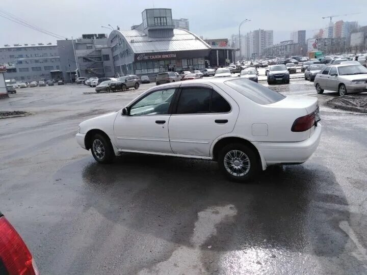 Автомобиль с пробегом 150000 рублей. Ниссан Санни 1998 белый. Nissan Sunny 1.5 at, 1998,. Ниссан Санни белый 1998 год. Самый надëжный седан 1998.