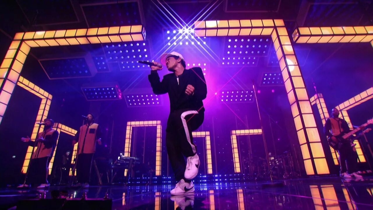 Bruno mars versace on the floor