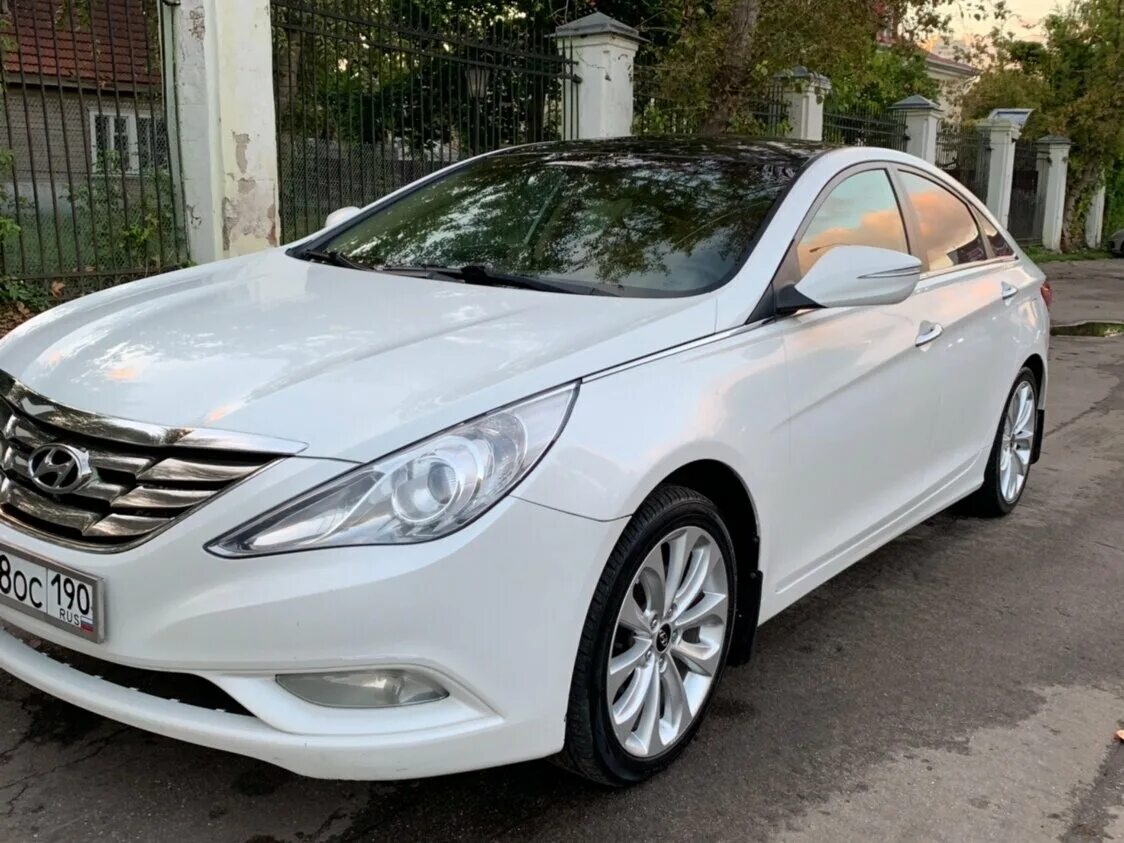 Ростов купить сонату. Hyundai Sonata 2010 белая. Hyundai Sonata vi 2012. Hyundai Sonata 2012 White. Хендай Соната 2012 белая.