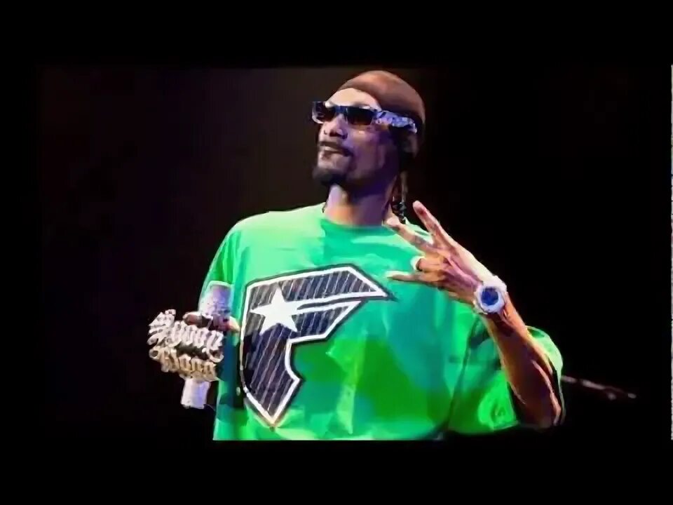 Танец снуп дога гиф. Snoop dogg hot. Snoop dogg hot. Snoop dogg drop. Дроп ит лайк итс хот обложка снуп дог.