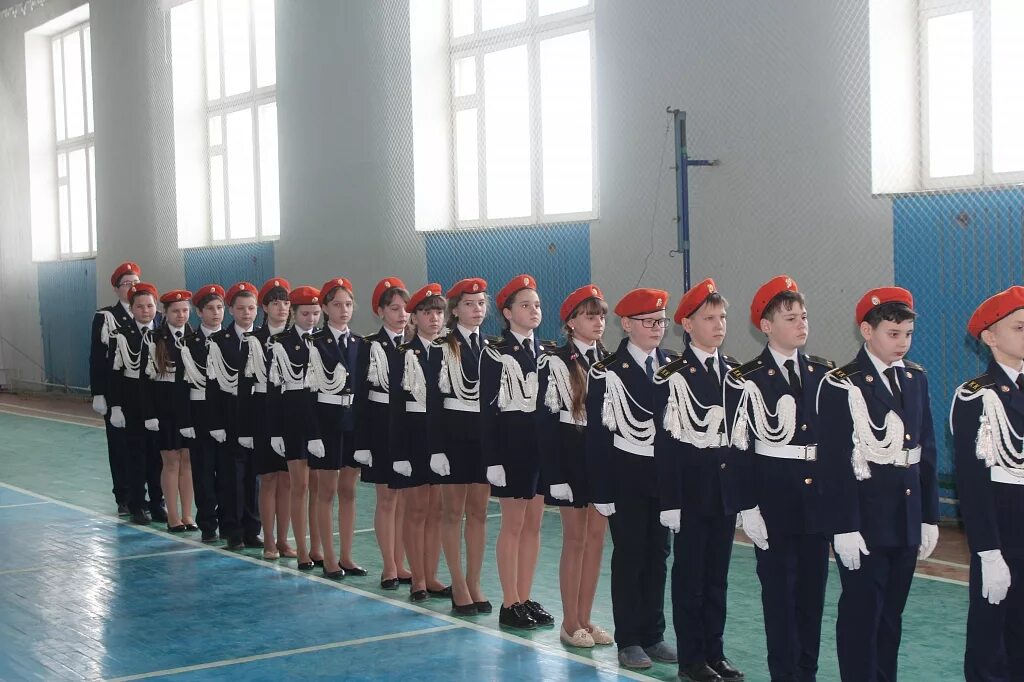 Форма для песни и строя в школе. Строевая форма. костюм для маршировки. форма на смотр строя. военная форма в школе.