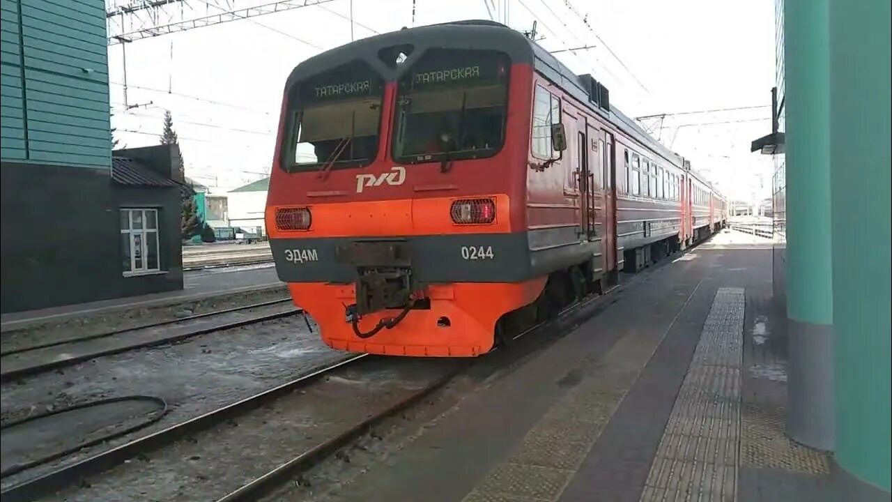 Электричка омск утром. Татарская Омск электричка. Электропоезд Омск Исилькуль. Электричка Омск татарка. Пригородный электропоезд Омск Татарская.
