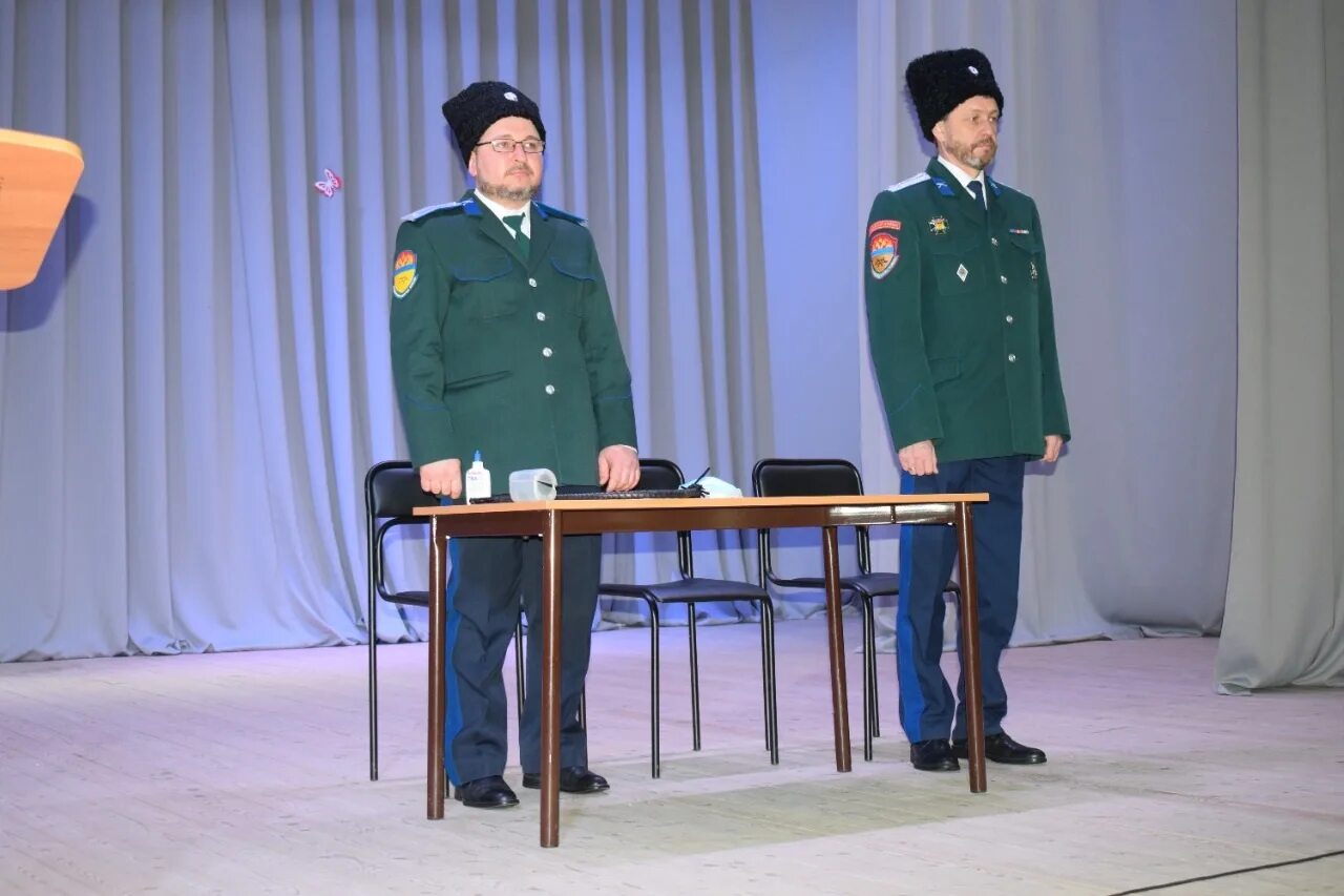 оренбургские казаки. оренбургское казачье общество. присяга казаков оренбургского казачьего войска. оренбургское казачье войско. оренбургское казачье войско знамя.