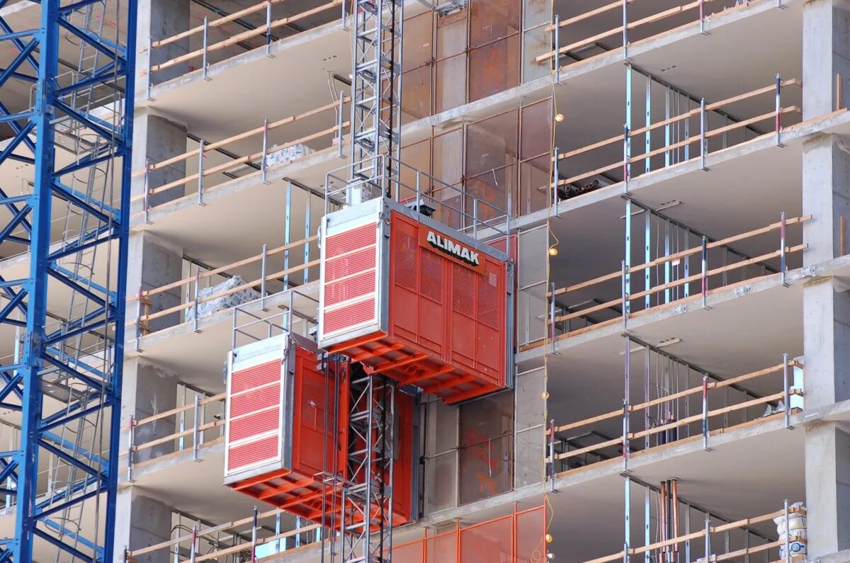 Грузопассажирские подъемники алимак. Инженерные изыскания для строительства. Строители на площадке. Alimak scando 650. Инженерные изыскания для строительства зданий и сооружений.