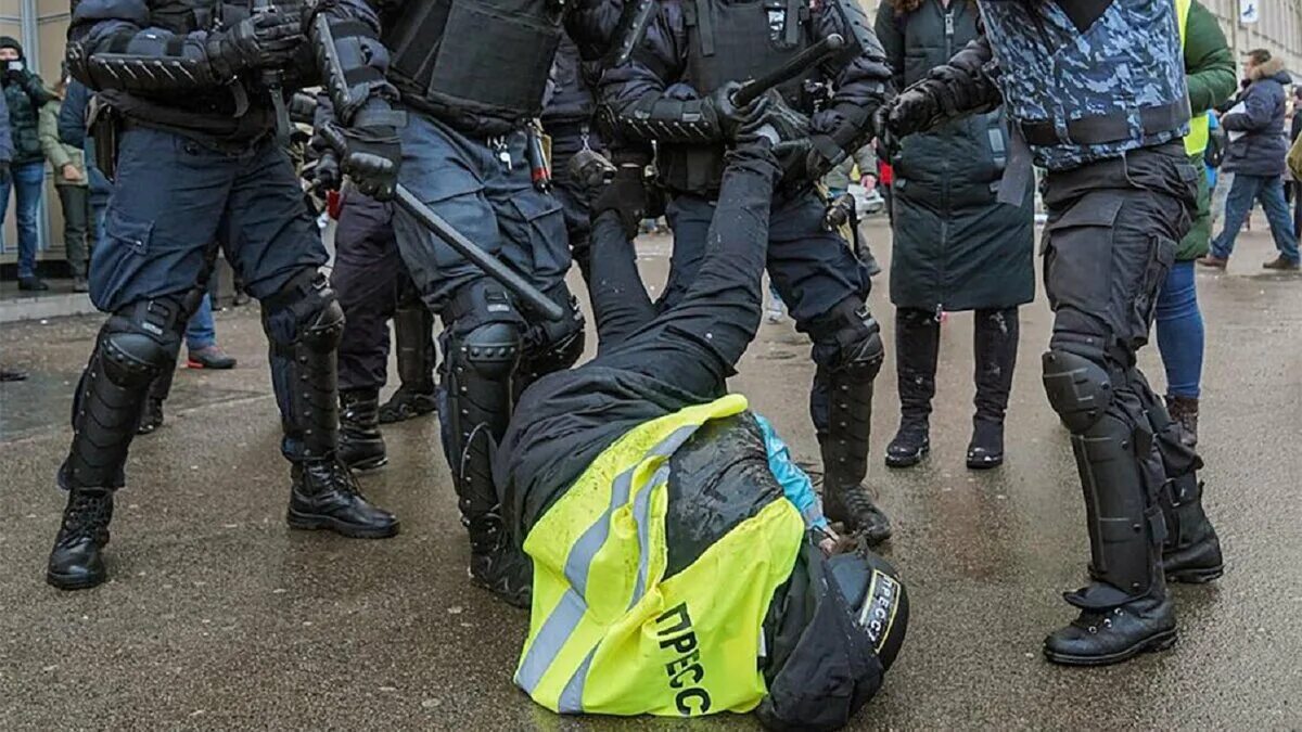 Новости украины независимые сми. Пресса на митинге. Журналист на митинге. Преследование журналистов. Толпа журналистов.