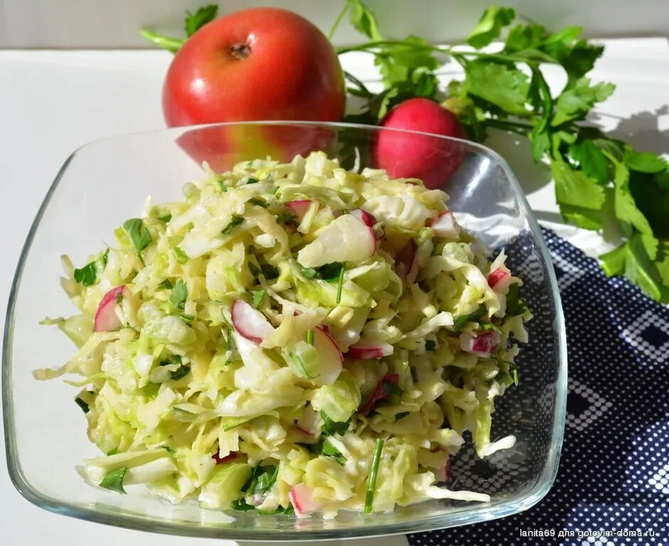 Салат с редиской и яблоком. Салат с капустой и яблоком. Салат с капустой и редисом. Салат с редиской и пекинской капустой.