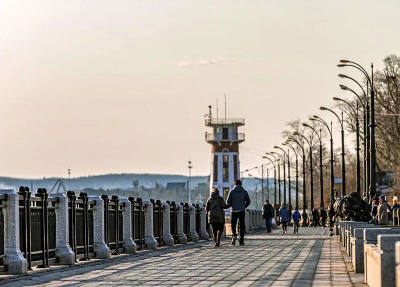 Погода в благовещенске на 10 дней точный. Достопримечательности Благовещенска Амурская область. Благовещенск климат. Благовещенск 1995 год набережная. Погода в Благовещенске Амурской области.