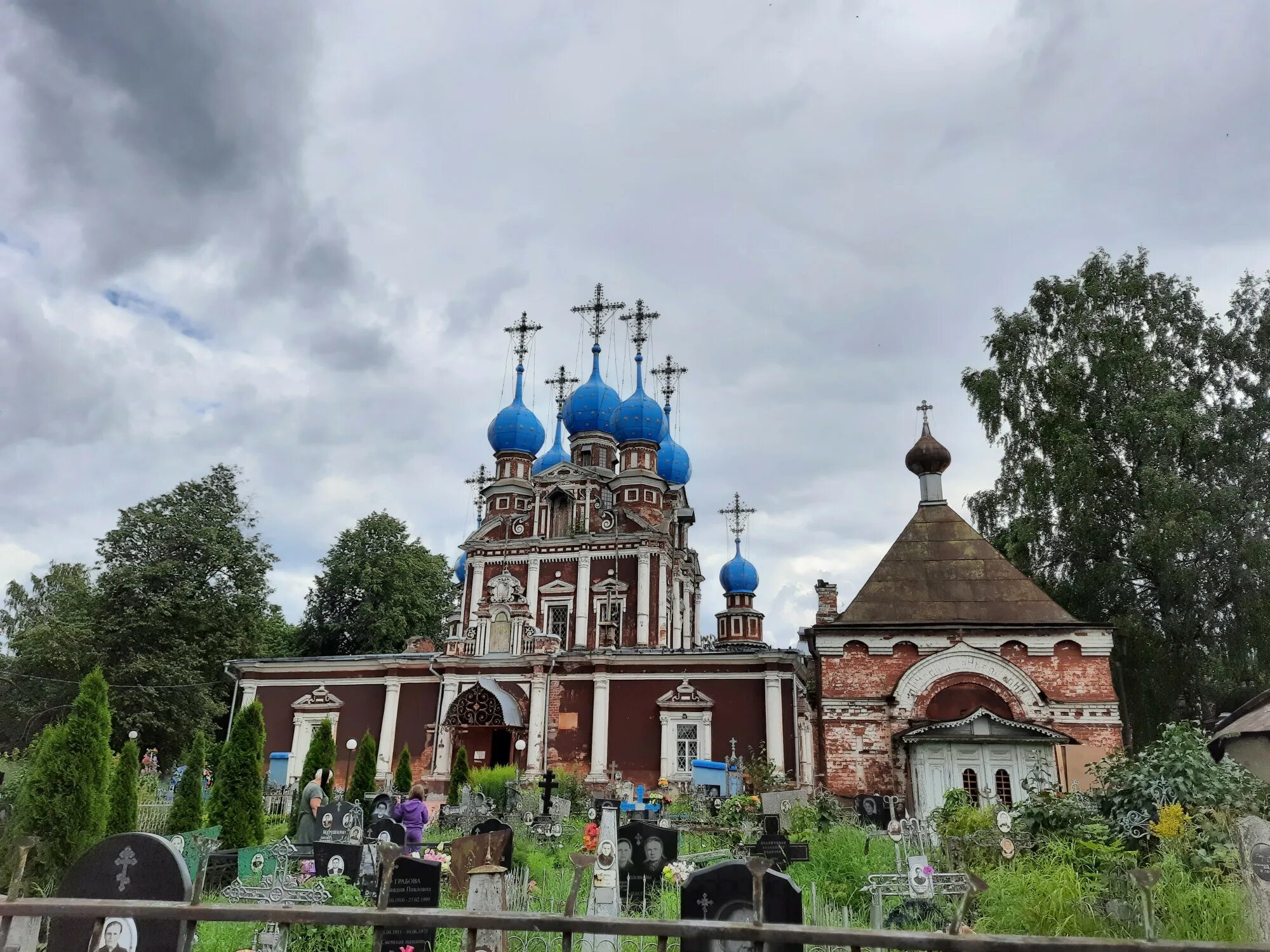 Рп5 устюжна. Город Устюжна Вологодской области. Город Устюжна достопримечательности. Устюжна Вологодской области достопримечательности. Кладбище в Устюжне Вологодской.