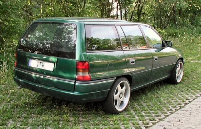 Опель универсал f. Opel Astra f 1997 универсал. Opel Astra f Caravan. Opel Astra Caravan универсал 1997.