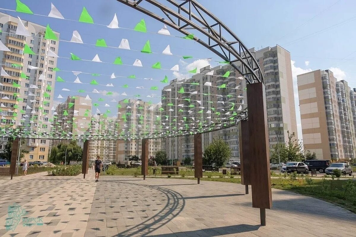 Молодежный сквер курск молодежный сквер фото Арка, декоративный объект, доска почёта, Курск, Молодёжный сквер Яндекс Карты