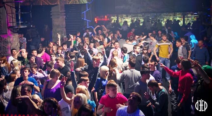 Бар ровесник вечеринка. Тусовки золотой молодежи. Deep club рязань бар. Тусовки рязань. Дип клуб рязань официальный сайт.