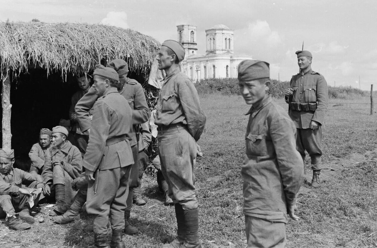 1942 Пленные венгерские солдаты. Солдаты РККА 1942. Пленные немецкие солдаты 1942. Венгерские военнопленные