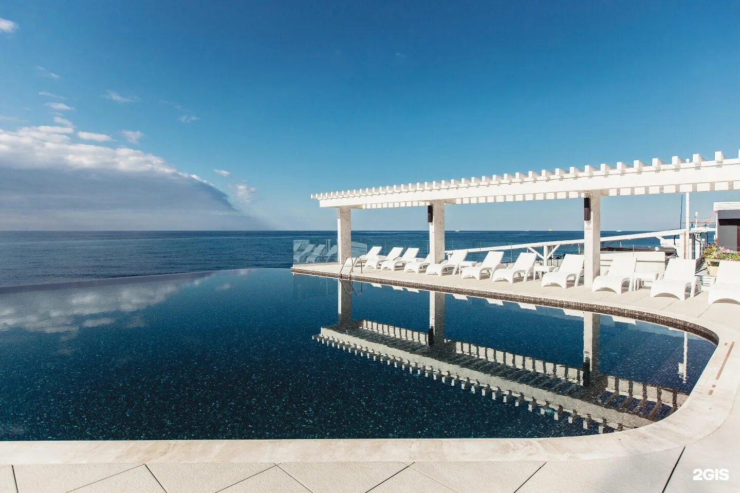 Лучезарный резорт отель сочи. Апарт отель лучезарный. Лучезарный резорт лучезарная ул 18 4а сочи. Краснодарский край, сочи, лучезарная ул. Лучезарный резорт апарт отель.