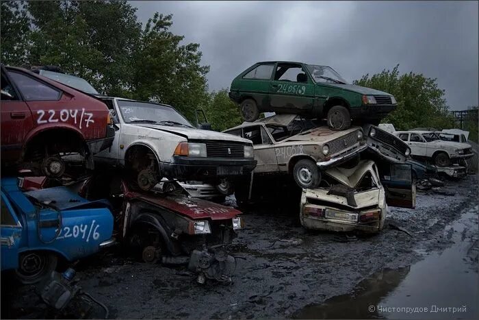 Ваз 2107 автохлам. Автосвалка казань. Где находятся свалки машин. Свалка автомобилей. Где находятся свалки машин.