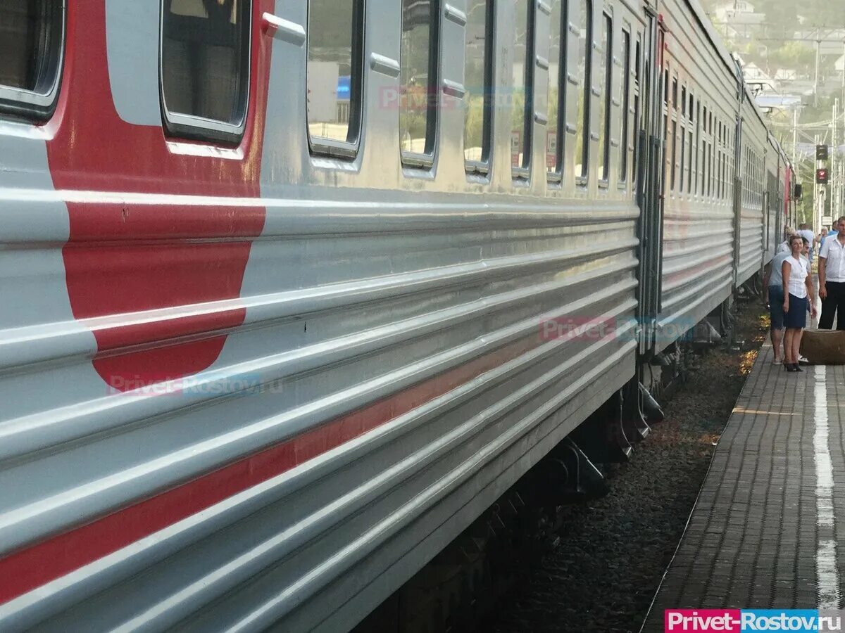 Поезд фото. Украинские электрички. Вагон поезда. Поезд Ростов. Поезд правды ростов