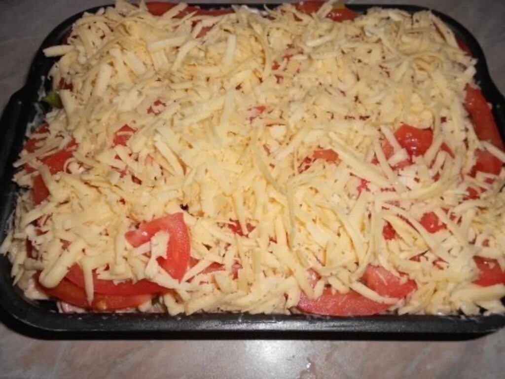 Как сделать макароны в духовке. Спагетти с сыром и помидорами в духовке. макароны в духовке с сыром и колбасой. макароны с помидорами в духовке. макароны в духовке с сыром и помидорами.