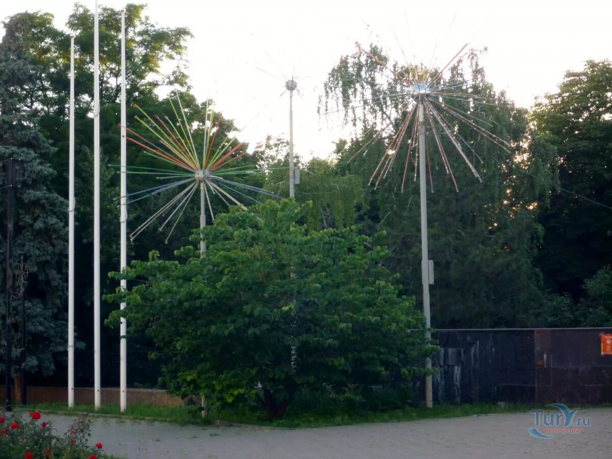 Максима парк москва. Парк Максима Горького Ростов-на-Дону. Парк Максима Горького Новосибирск. Парк Горького Ростов-на-Дону сцена Ракушка. Парк Максима Горького Ростов.