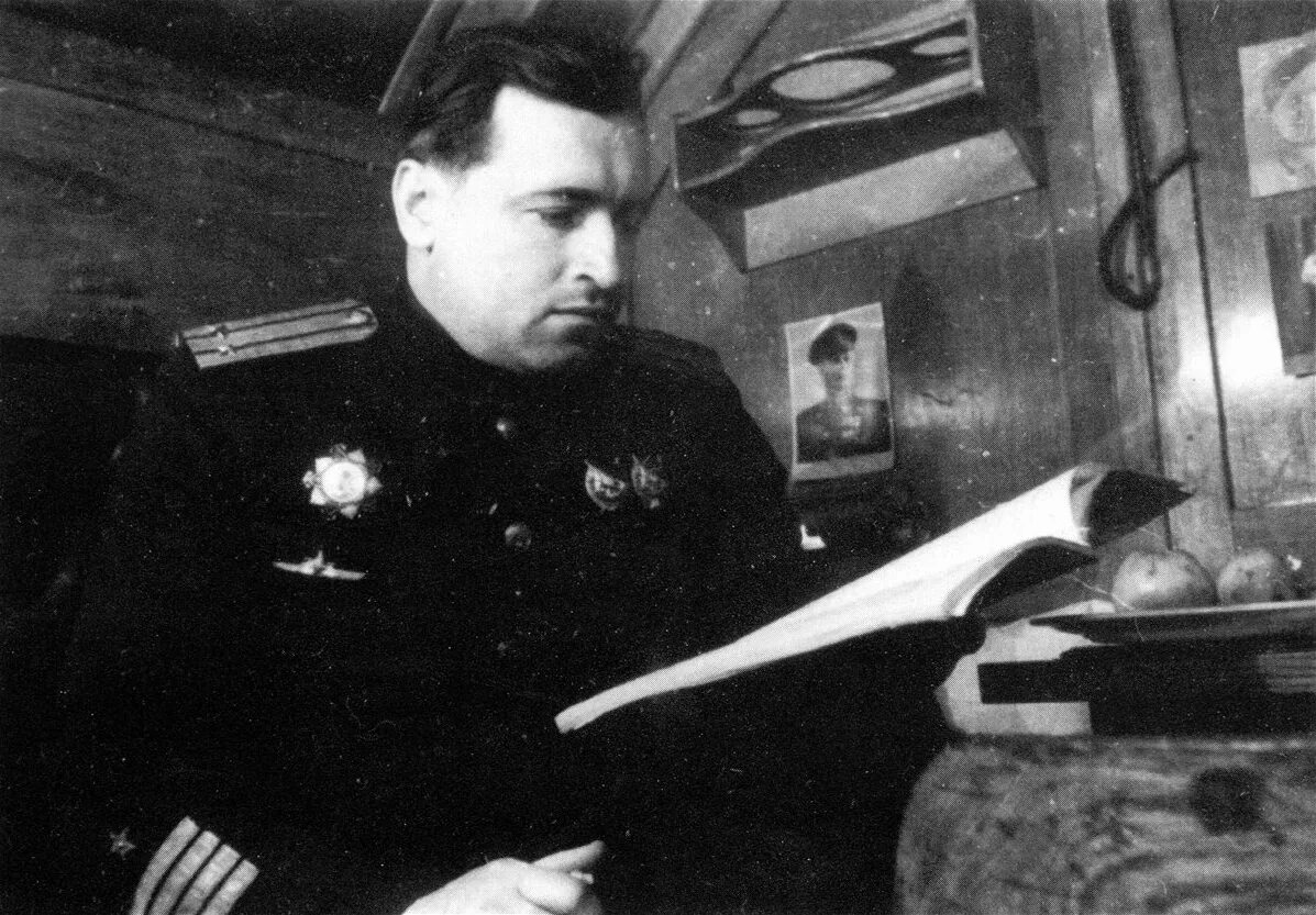 Кто командовал лодкой с 13