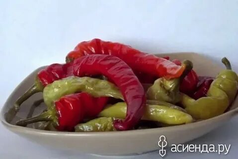 Маринованный острый перец вместе