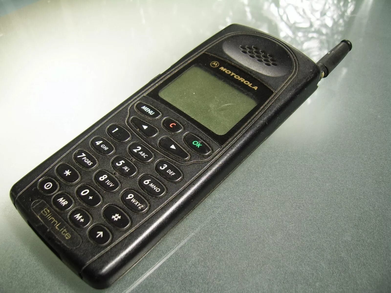 Motorola cd930. Моторола 1997. Моторола мобильники 1996. Моторола модель 2002 года. Моторола старые модели