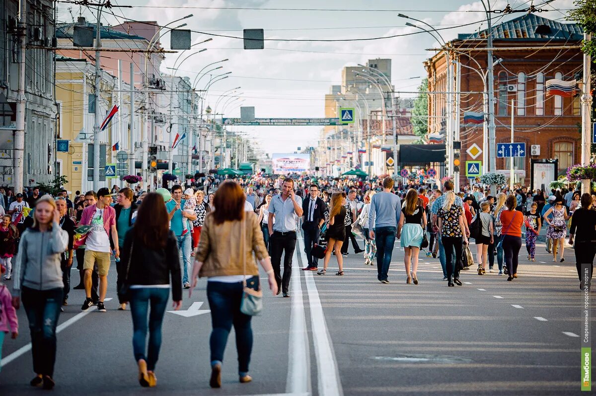 В городе 70000 жителей. Жители города Тамбова. Город Тамбов население. Тамбов население 2022. Люди в городе.