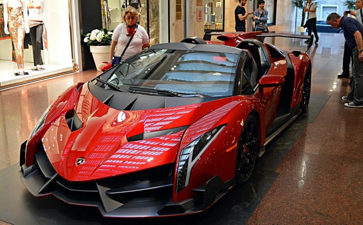 Ламборгини Венено родстер. Суперкар Lamborghini Veneno. Lamborghini Veneno Roadster 2021. Lamborghini Veneno Red.