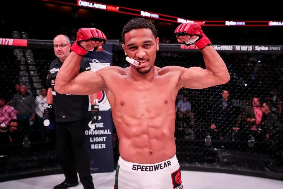 Эй. Эй-джей макки bellator. Эй джей сопрано. Эй джей макки. Джей джей и эй джей.