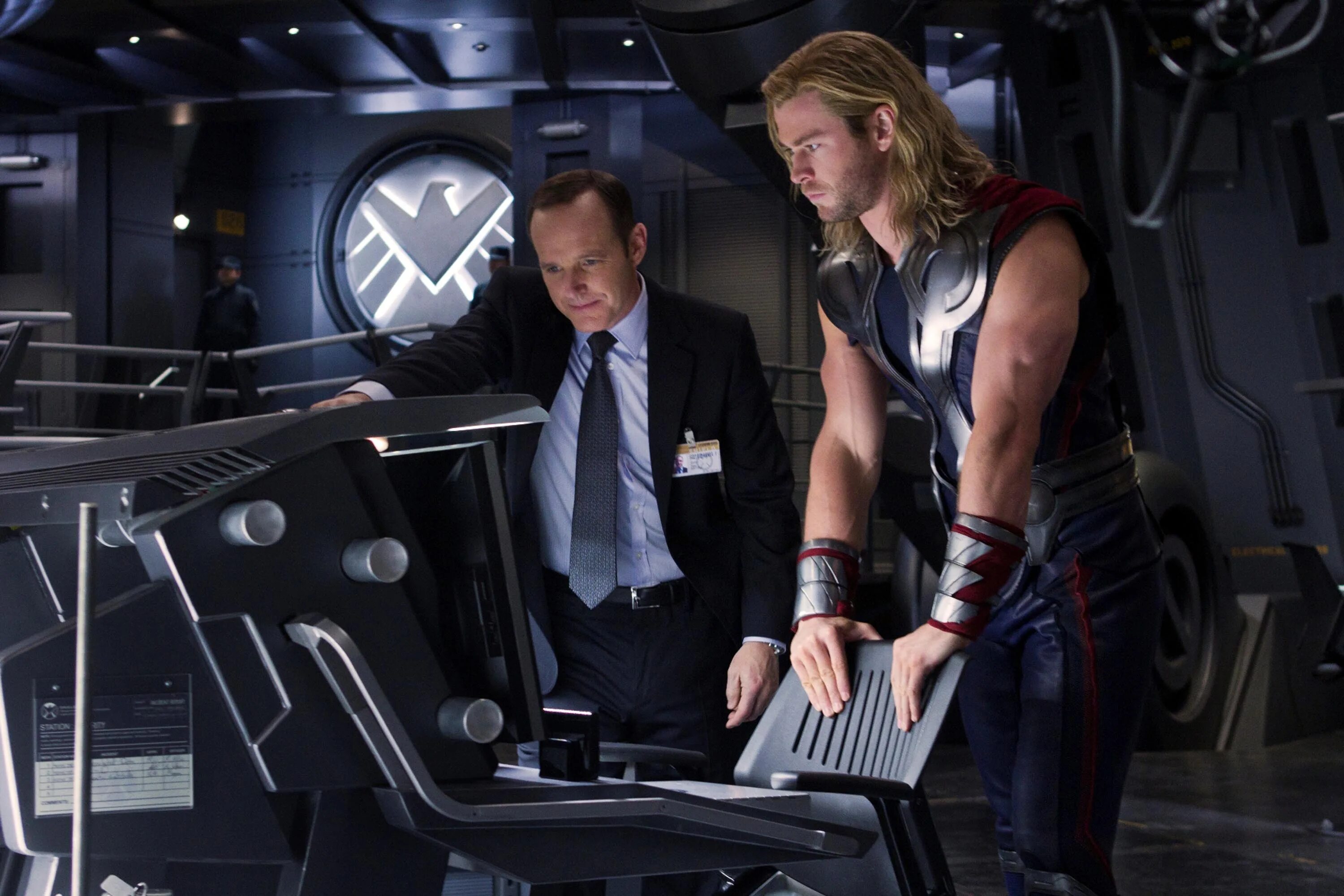 Мстители 2012. Мстители the avengers (2012). мстители 2012 тор. мстители 2012 кадр из фильма. мстители 1 кадры из фильма.
