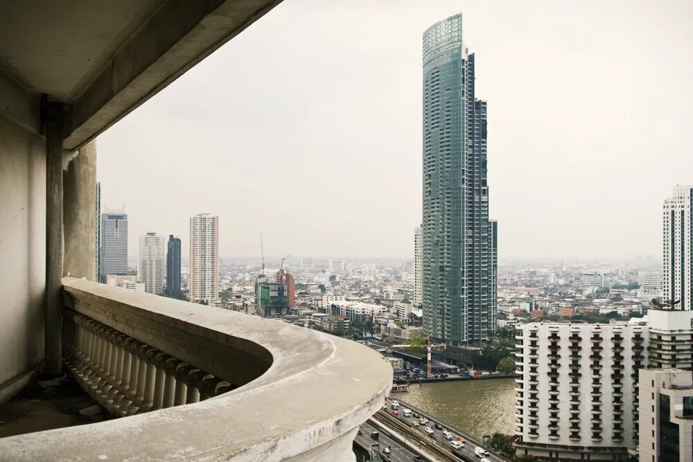 Заброшенный небоскреб. Небоскреб Sathorn unique. Башня Саторна Таиланд. Заброшенный небоскреб в Бангкоке. Саторн Юник.