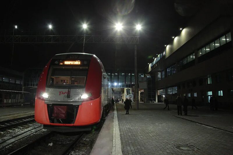 Электрички ласточка кисловодск краснодар. Ласточка в Кисловодске вокзала. Ласточка Ростов Новороссийск. Ласточка Новороссийск Адлер. Ласточка Кисловодск Краснодар.