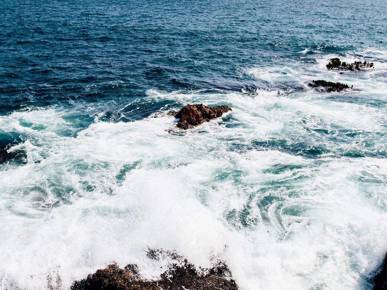 Картинки на рабочий стол море. Тихий океан. Река море. Фото воды в море. Давление морей в океане