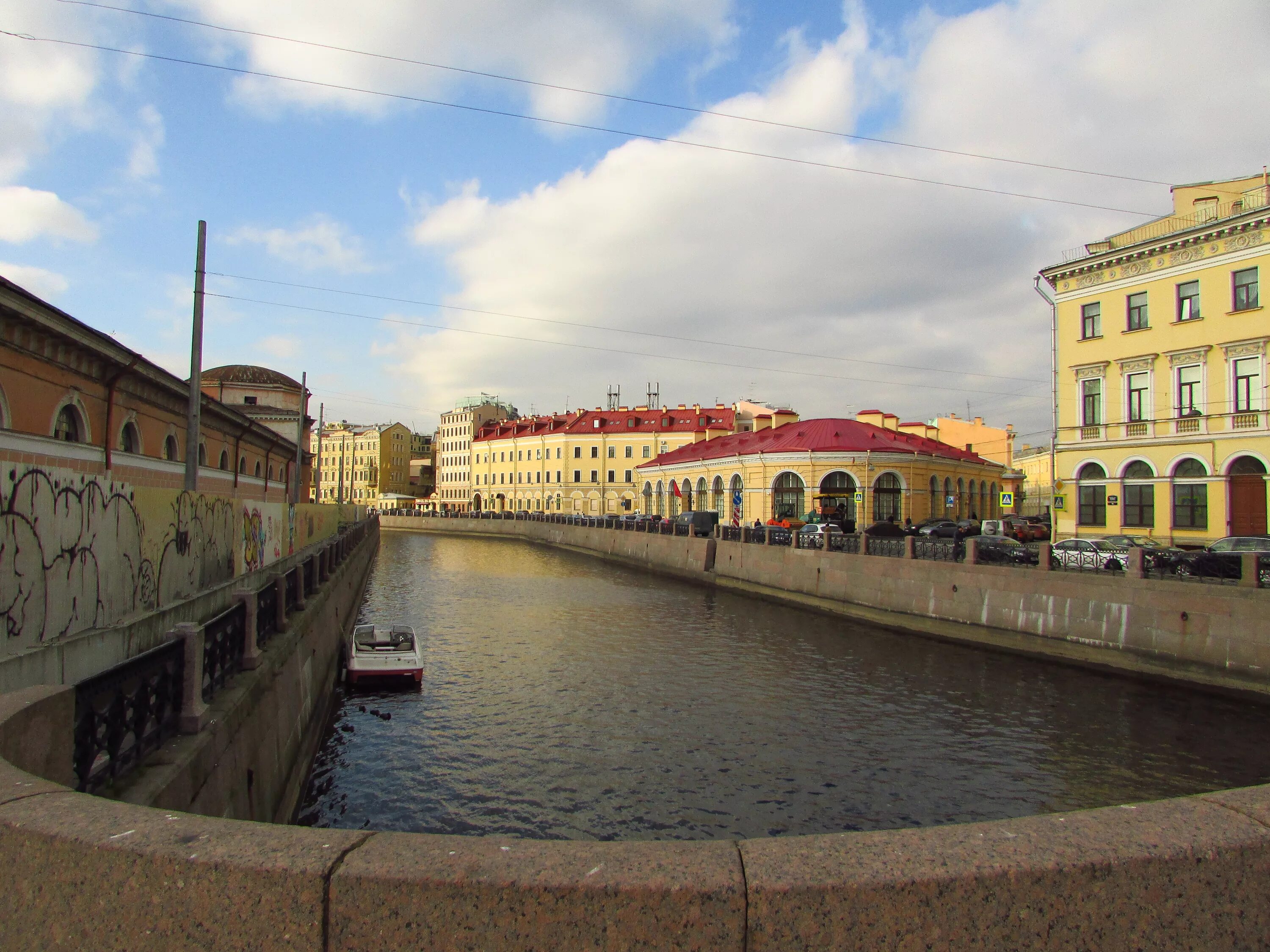 Глубина реки мойки в санкт-петербурге. Река мойка автобус. Питер река мойка мосты. Река мойка санкт-петербург. Набережная реки мойки 56 санкт-петербург.