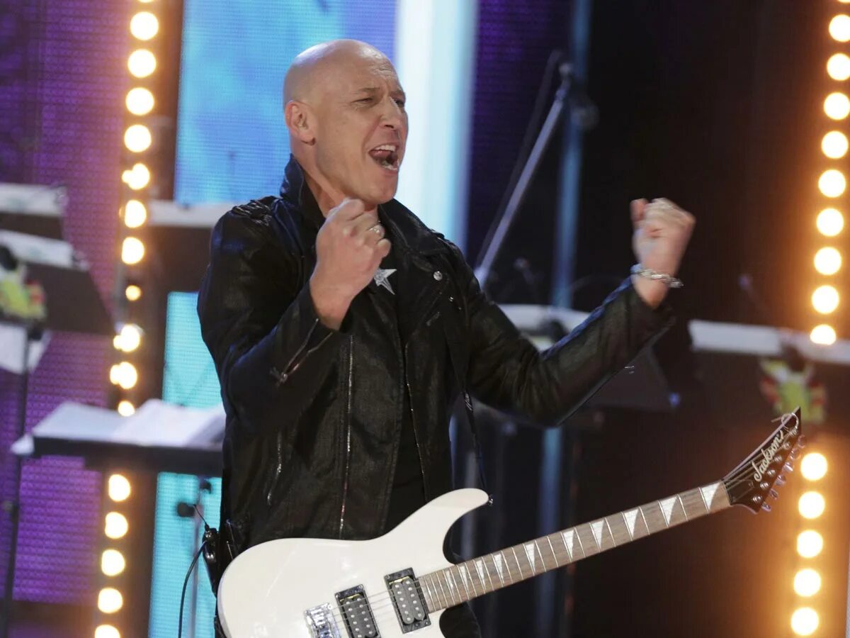 Денис майданов 2022. Денис майданов депутат госдумы. Певец денис майданов. Денис майданов с флагом россии. Майданов вперед.