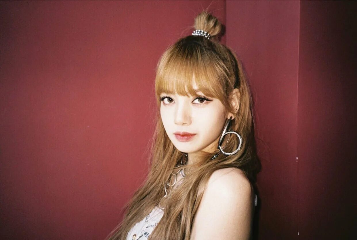 Lisa pictures. Лалиса Манобан. Lisa BLACKPINK. Лалиса BLACKPINK. BLACKPINK Лалиса Манобан.