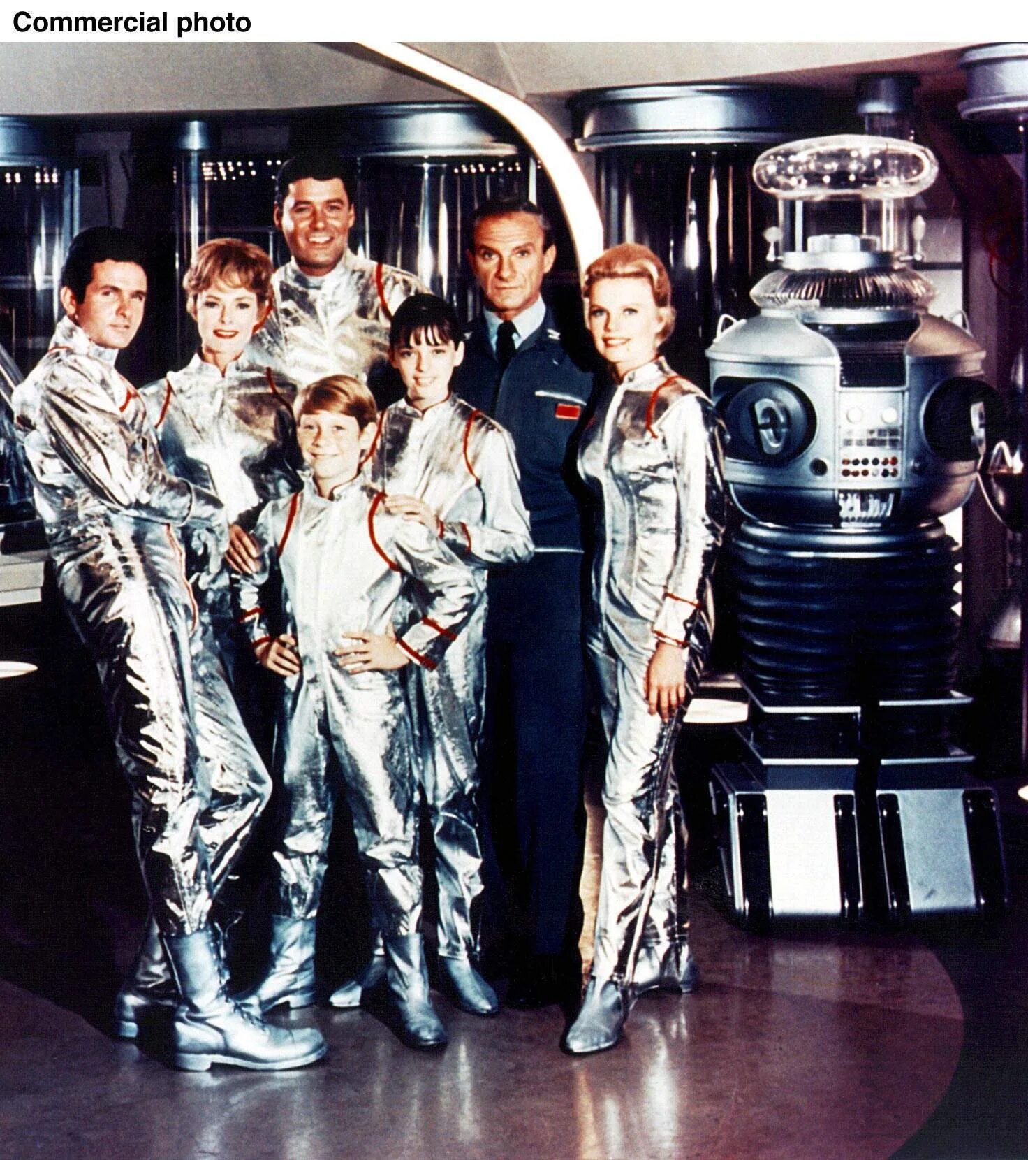 Who are in space. Телесериалы про космос. lost in space cast.
