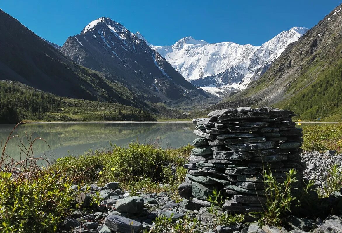Самая высокая вершина сибири гора. Белуха горный Алтай. Гора Белуха горный. Алтайские горы Белуха.