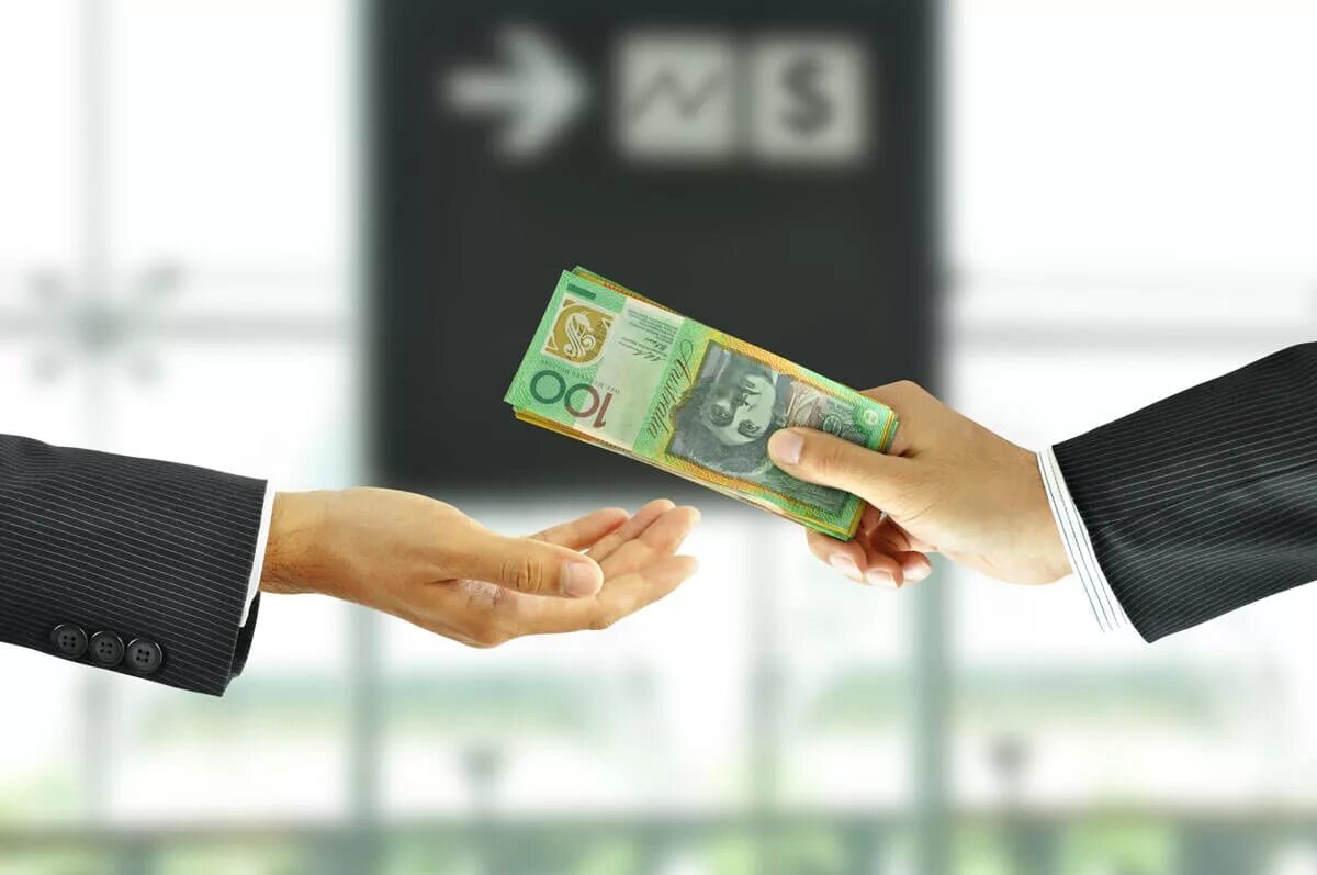 Мобильное приложение ломбард вектор. Sending money. Send and receive money illustrations. Sending money. Ангельские инвестиции картинки.