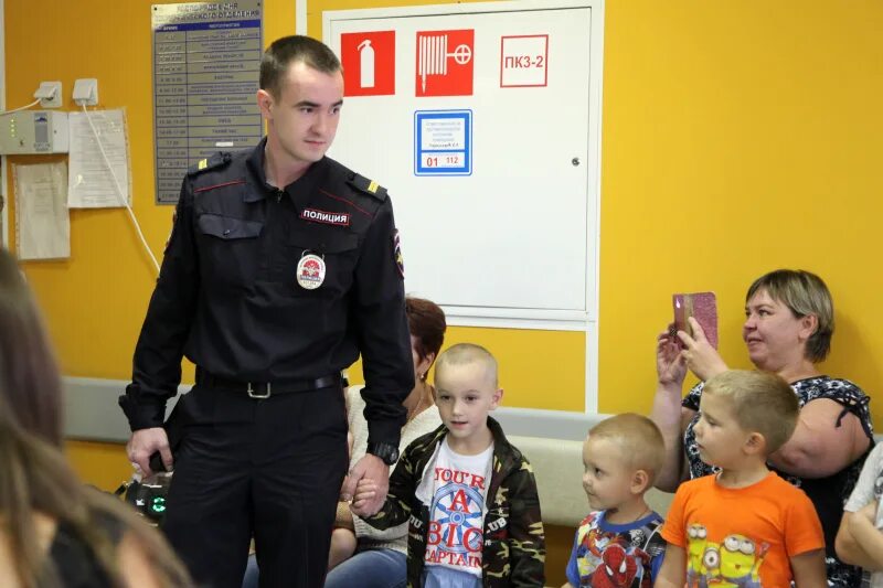 Сотрудница ппс. Полиция калуги сотрудники. Полиция норильск ппс. Со зеленогорской полиции. Сотрудник полиции.