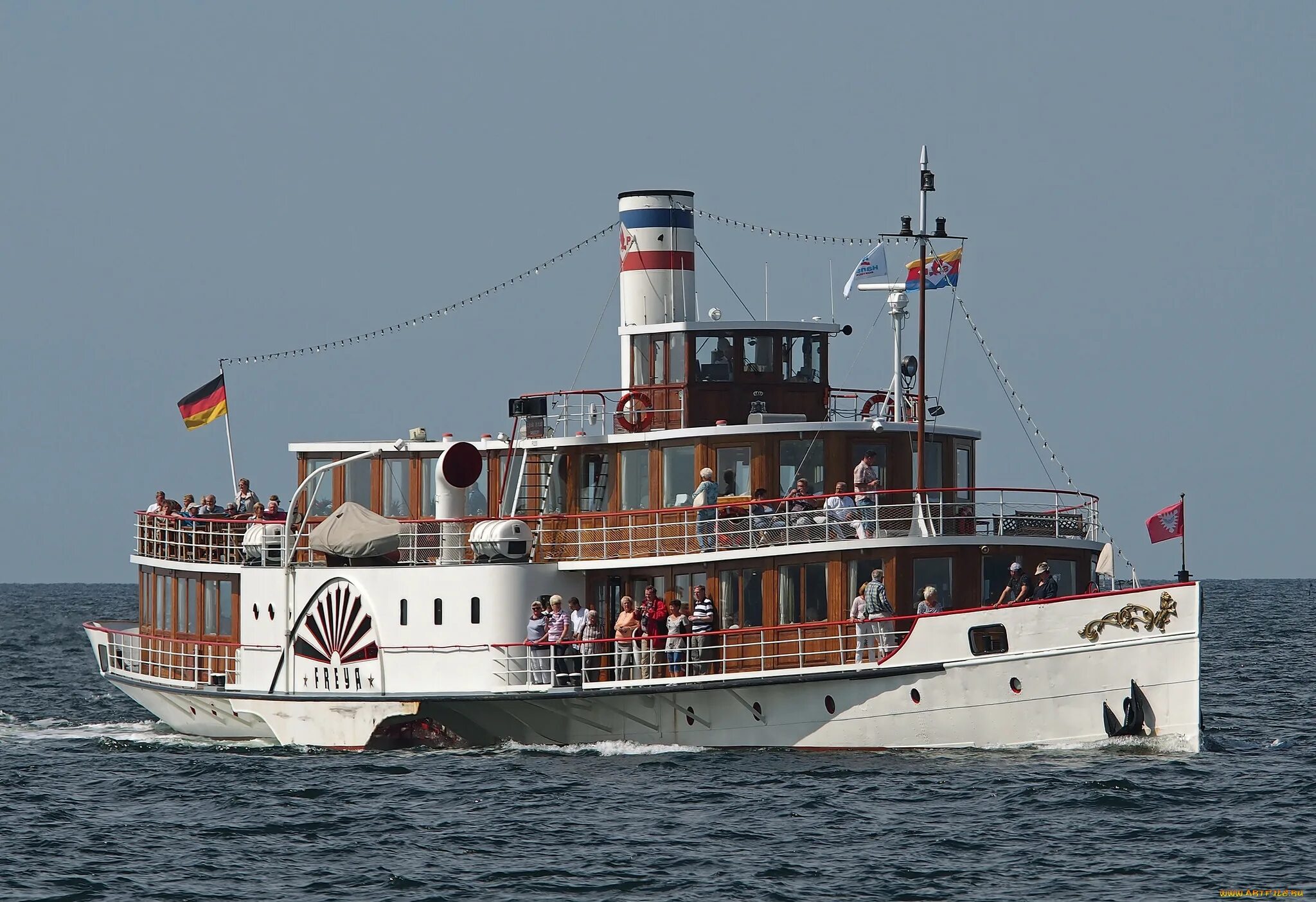 Колесный пароход paddle steamer. Колесный пароход гоголь. Пароход корабль москва концерты. Москва 118 теплоход. Пароход корабль москва концерты.