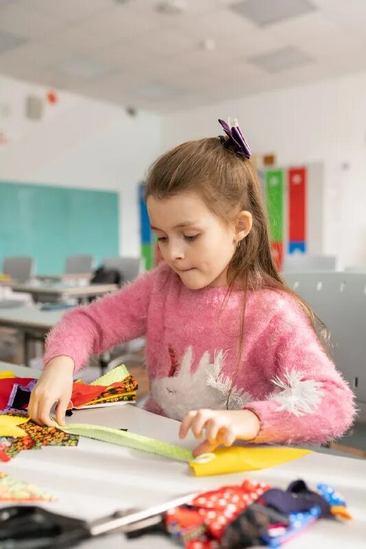 дети шьют. чем увлекаются девочки в 10 лет. монтессори learning resources. дети занимаются. творческие подарки для детей.