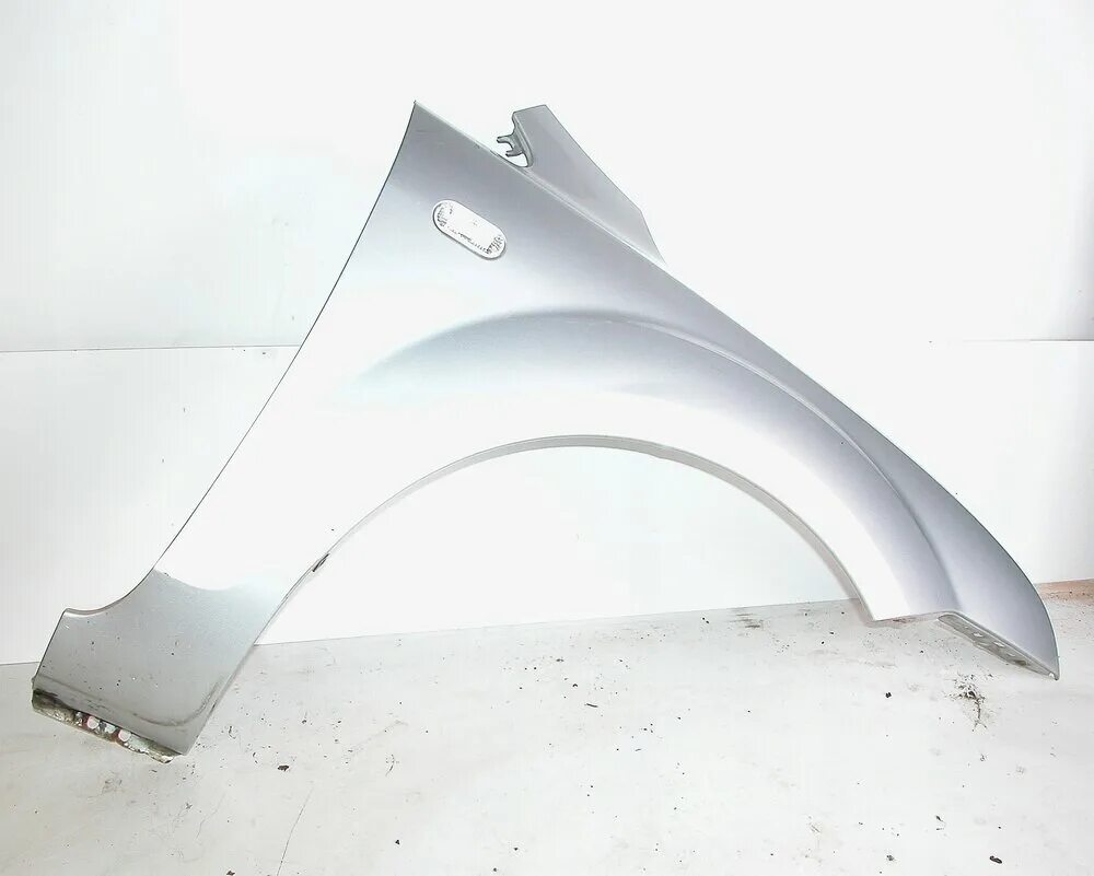Крылья форд фокус 2 дорестайл. Крыло левое переднее форд фокус 2 2006. Крыло переднее форд фокус 2. Крепление в левом крыле фф2 дорестайлинг. Крыло переднее форд фокус 2.