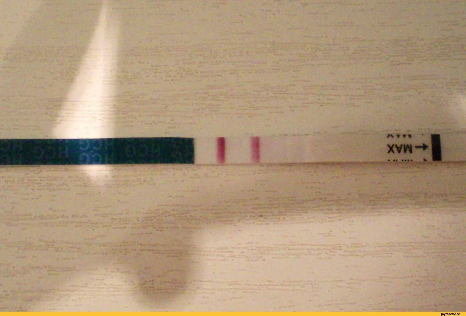 Тест положительный фото полоски. Тест на беременность 2 poloska. Тест на беременность с 2 тест полосками. Тест на беременность 2 полоски фото. Тест на беременность 2 полосочки.
